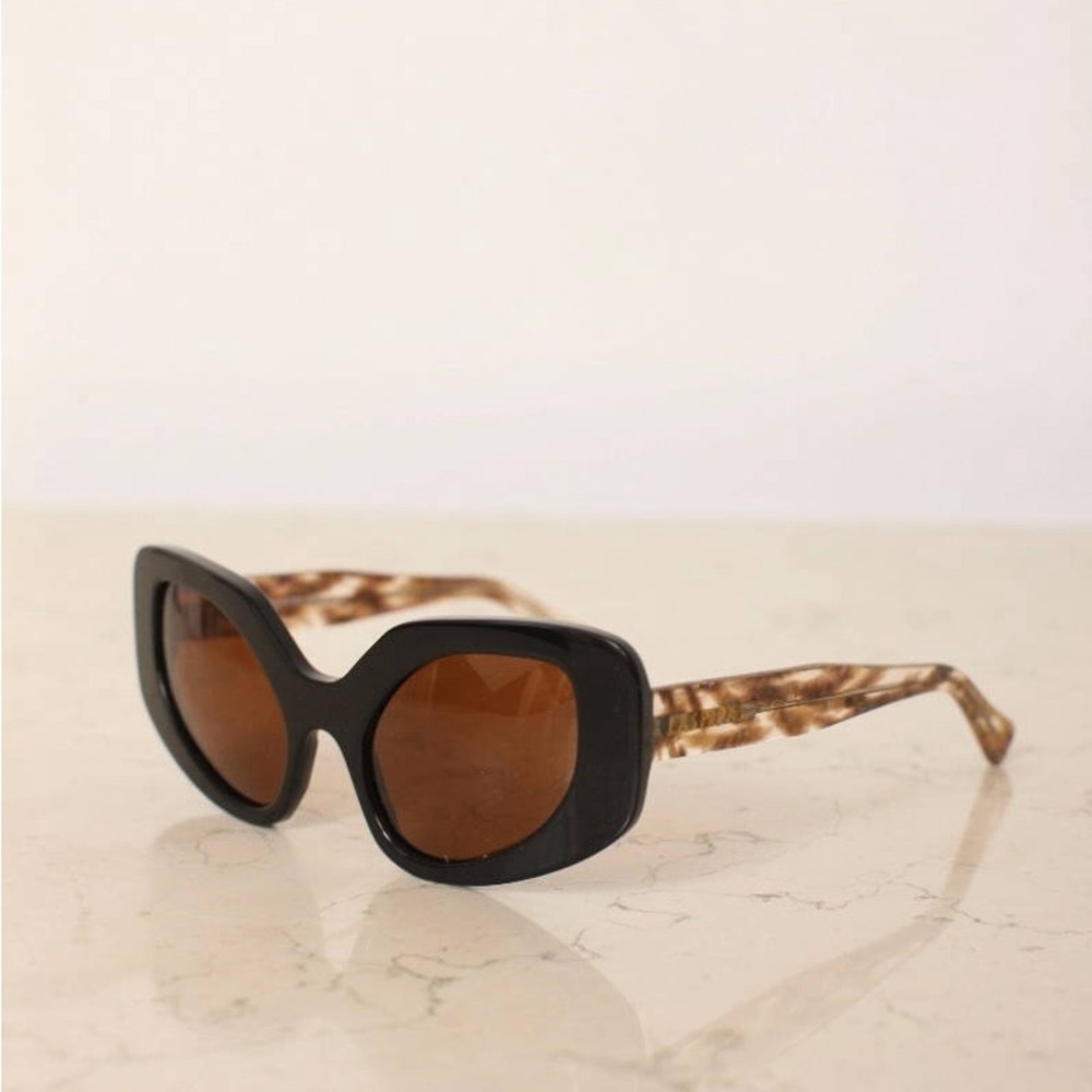 Las Pepas Sunglasses with case